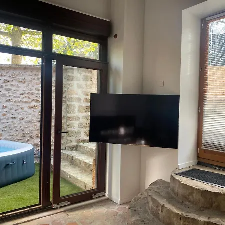 Studio Duplex Avec Spa Et Cour Privee Bonnelles Exterior foto