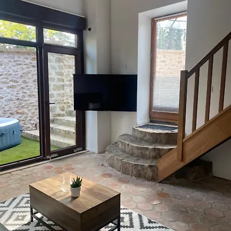 Studio Duplex Avec Spa Et Cour Privee Bonnelles Exterior foto